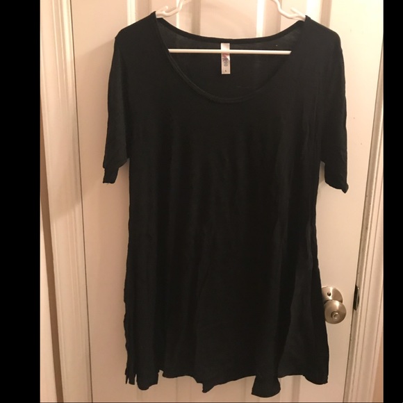 LuLaRoe Tops - Black LuLaRoe Perfect Tee